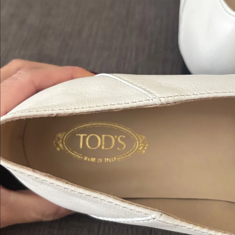 NWOB Tod’s loafers with gold chain detail - Picture 5 of 6